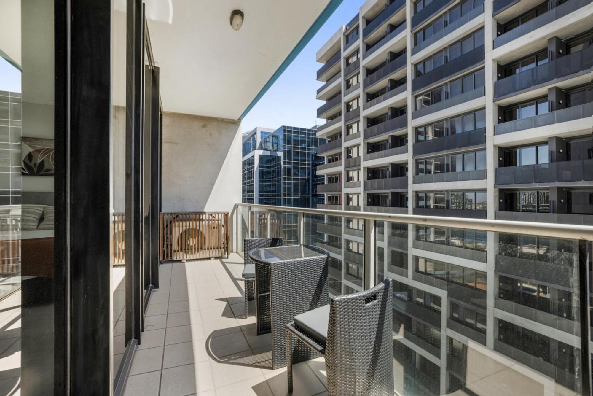 Spacious 1-Bed Unit In Heart With Gym And Pool Melbourne Exterior foto