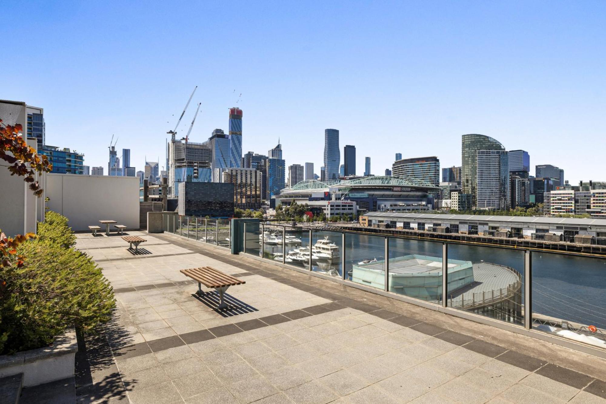 Spacious 1-Bed Unit In Heart With Gym And Pool Melbourne Exterior foto