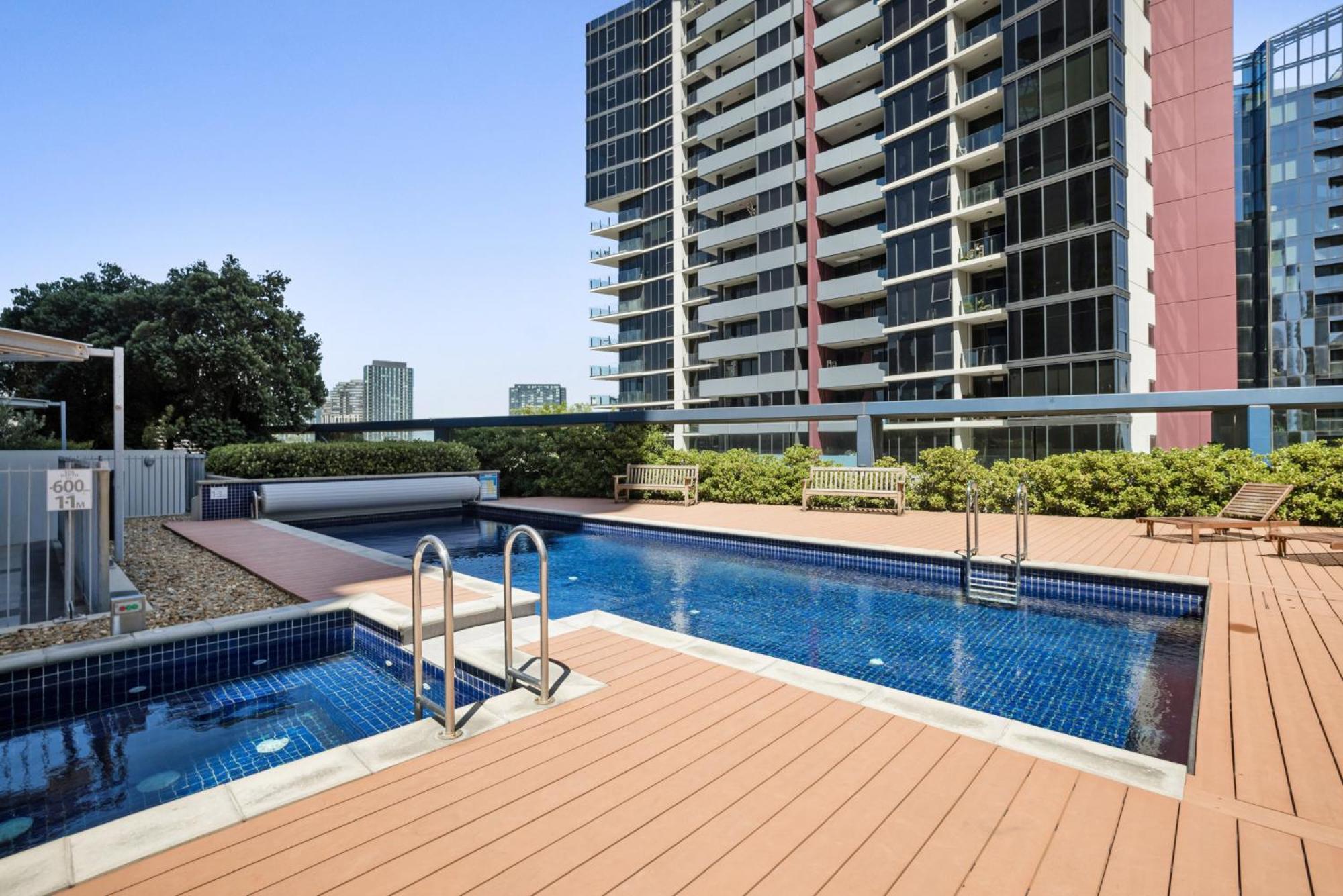 Spacious 1-Bed Unit In Heart With Gym And Pool Melbourne Exterior foto